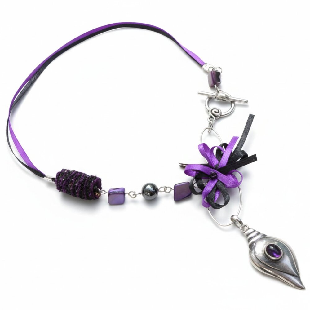 CREATION - Handmade Pink & Black Beaded Necklace with Pendant